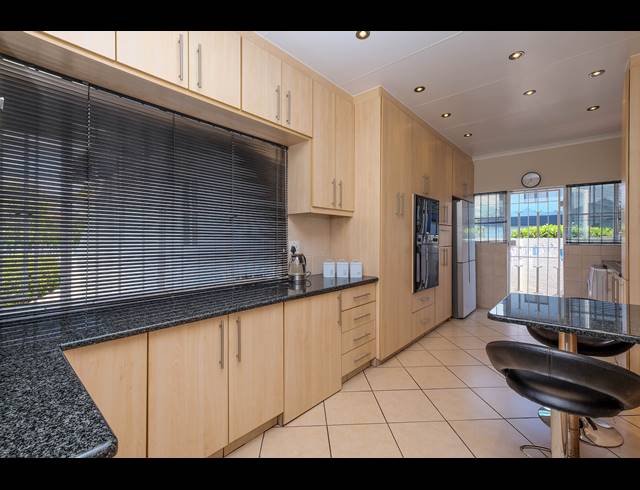 4 BEDROOM HOUSE FOR SALE IN GALLO MANOR